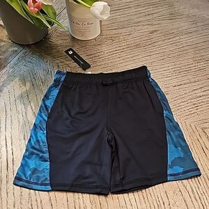 Boys quick dry shorts size 6 NWT
